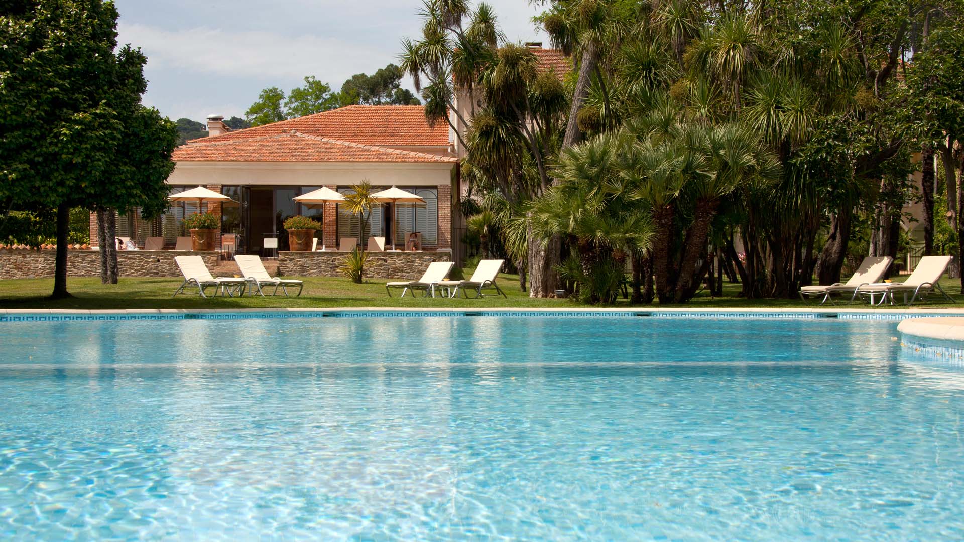 Hôtel de luxe avec piscine Château de Valmer