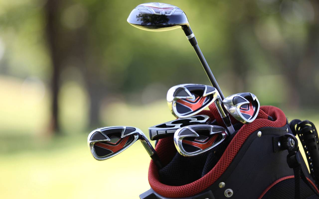 sac-avec-clubs-de-golf-hotel -luxe-st-topez-chateau-valmer