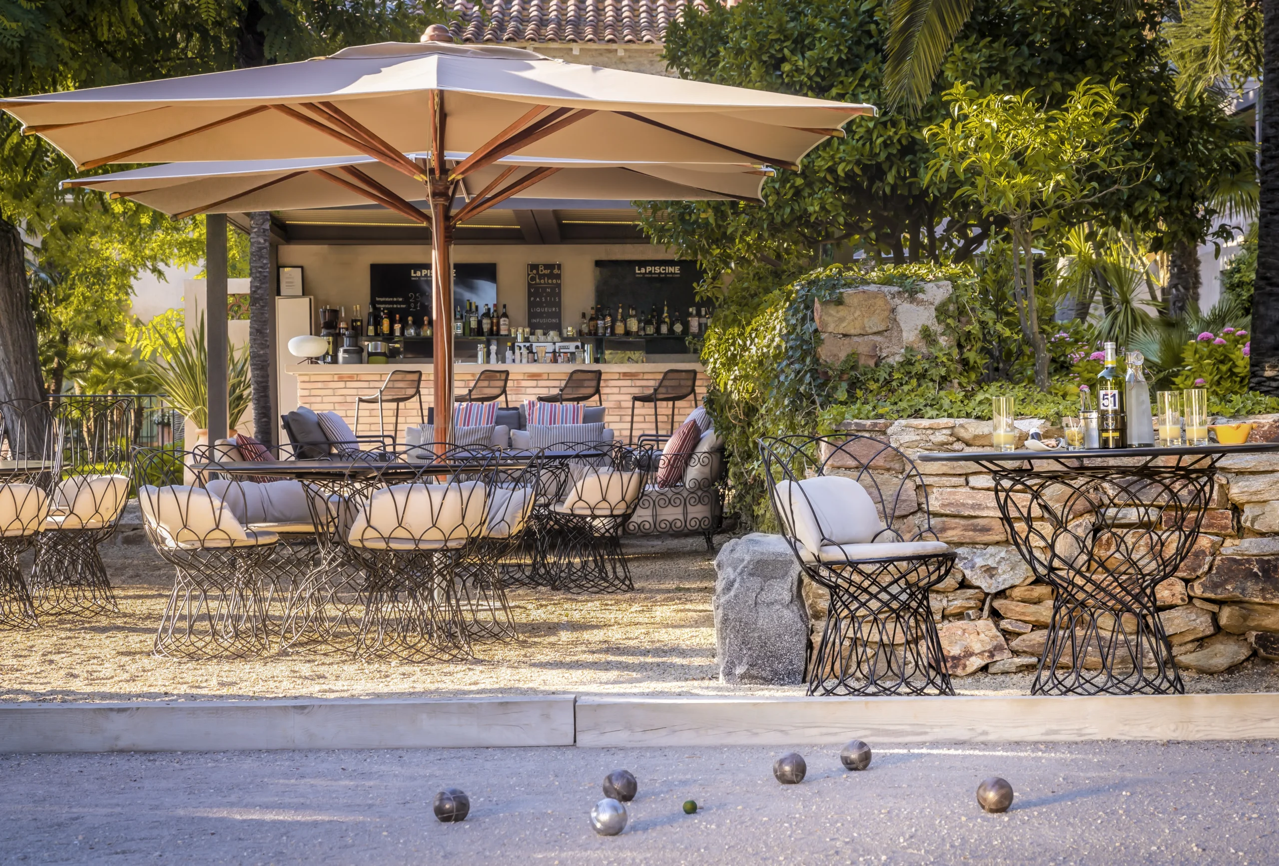 restaurant and bar le jardin